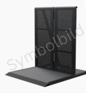 Symbolbild Stehende Crash Barriers / Absperrbarrieren auf weissem Hintergrund